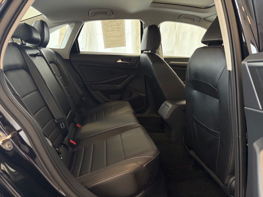 Used 2023 Deep Black Pearl Volkswagen 1.5T SE image 19