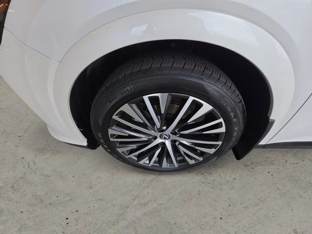 Used 2023 White Lexus 350h Premium Plus image 9