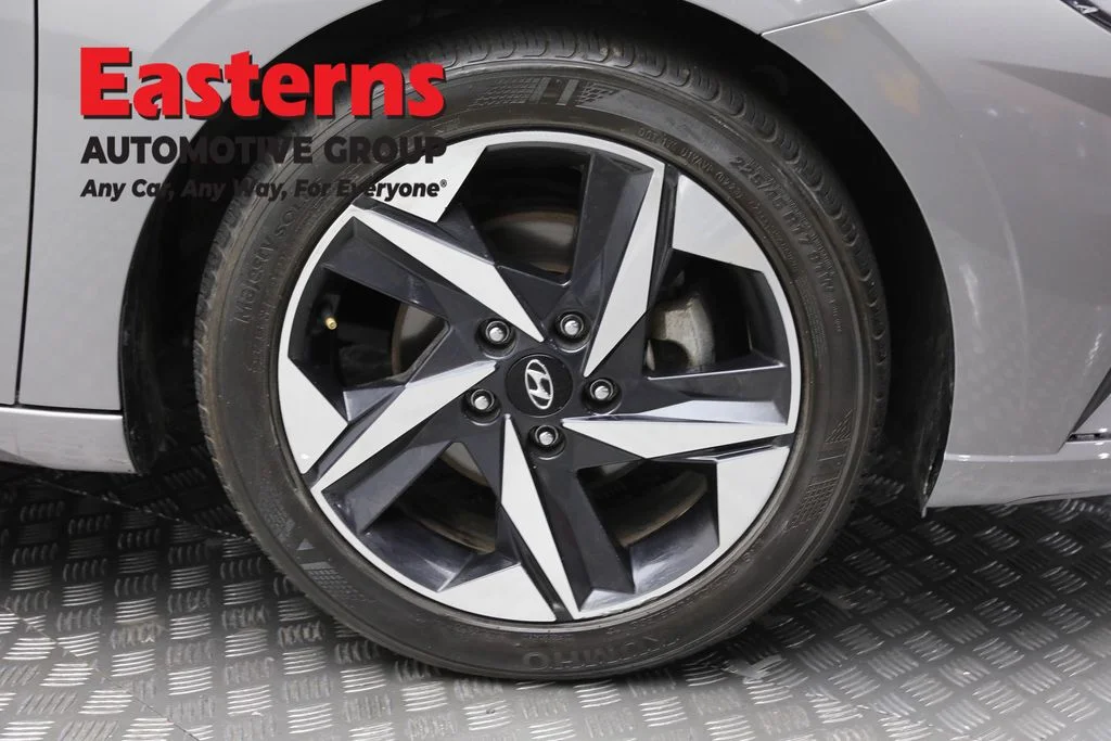Used 2023 Silver Hyundai SEL image 26