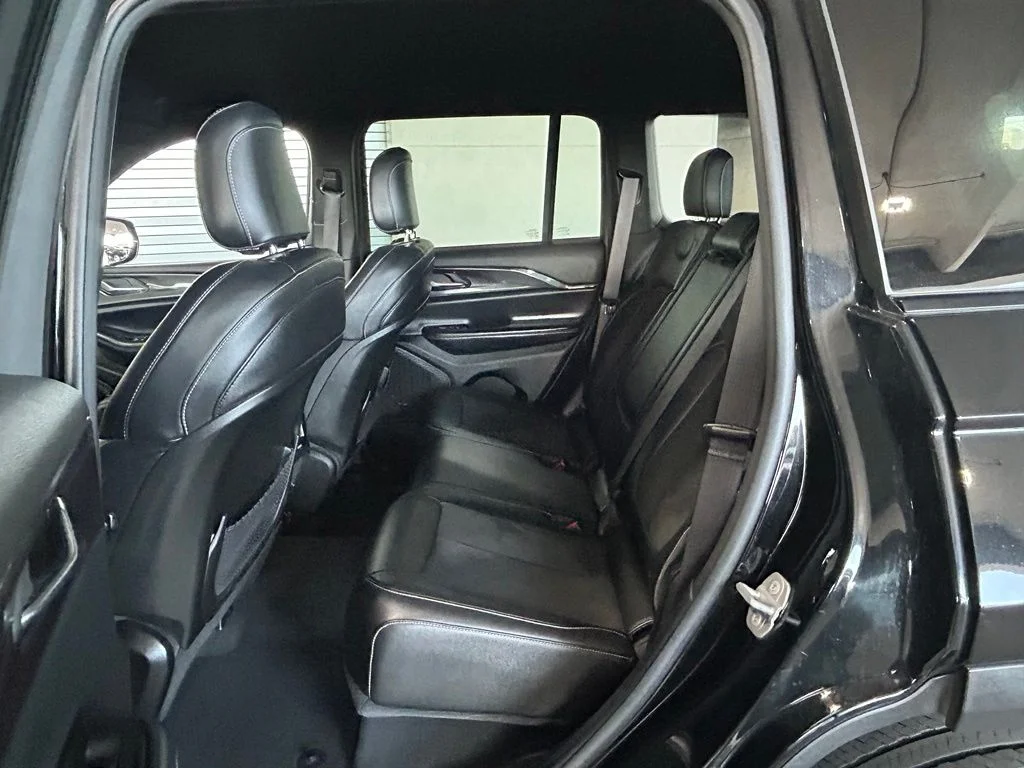 Used 2023 Diamond Black Crystal Pearlcoat Jeep Altitude image 44