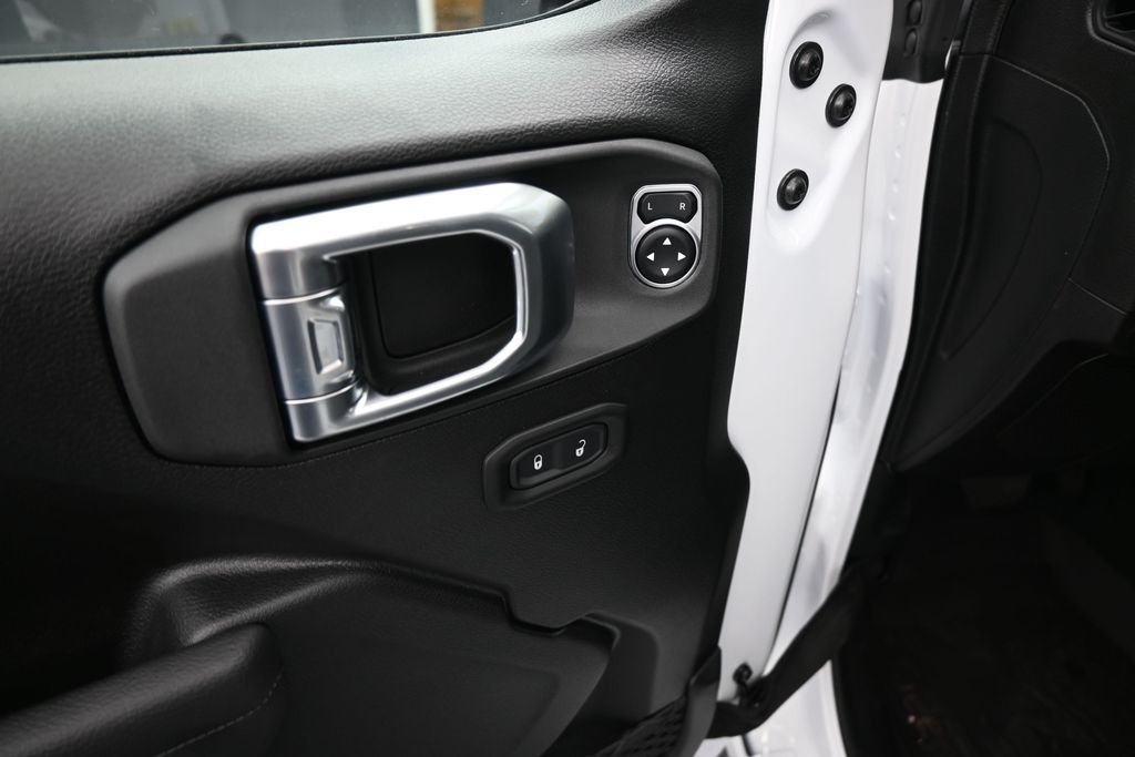 New 2026 Bright White Clear-Coat Exterior Paint Jeep Sport S image 13