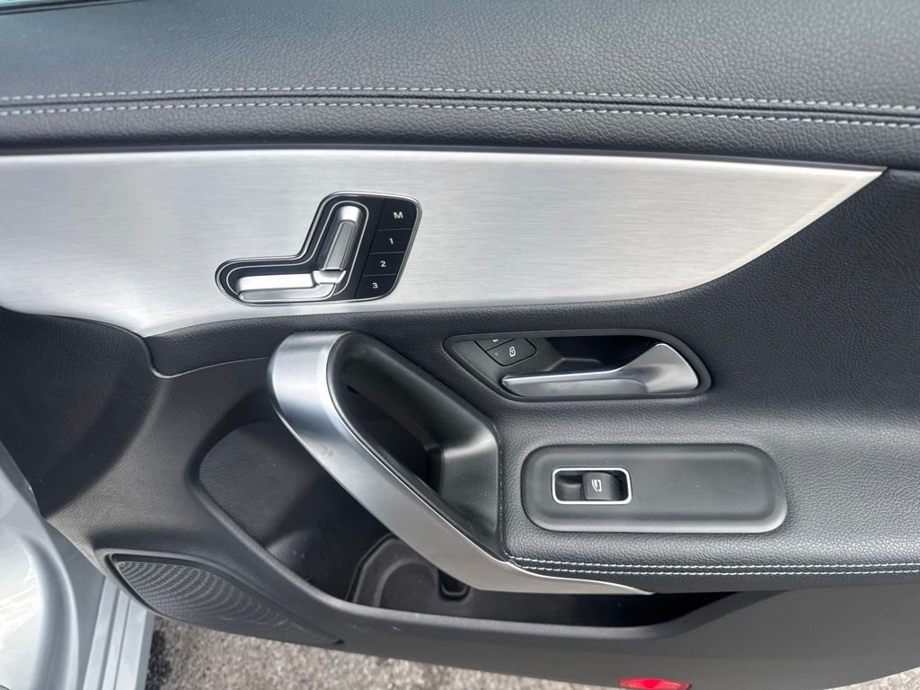 Used 2025  Mercedes-Benz CLA 250 image 13