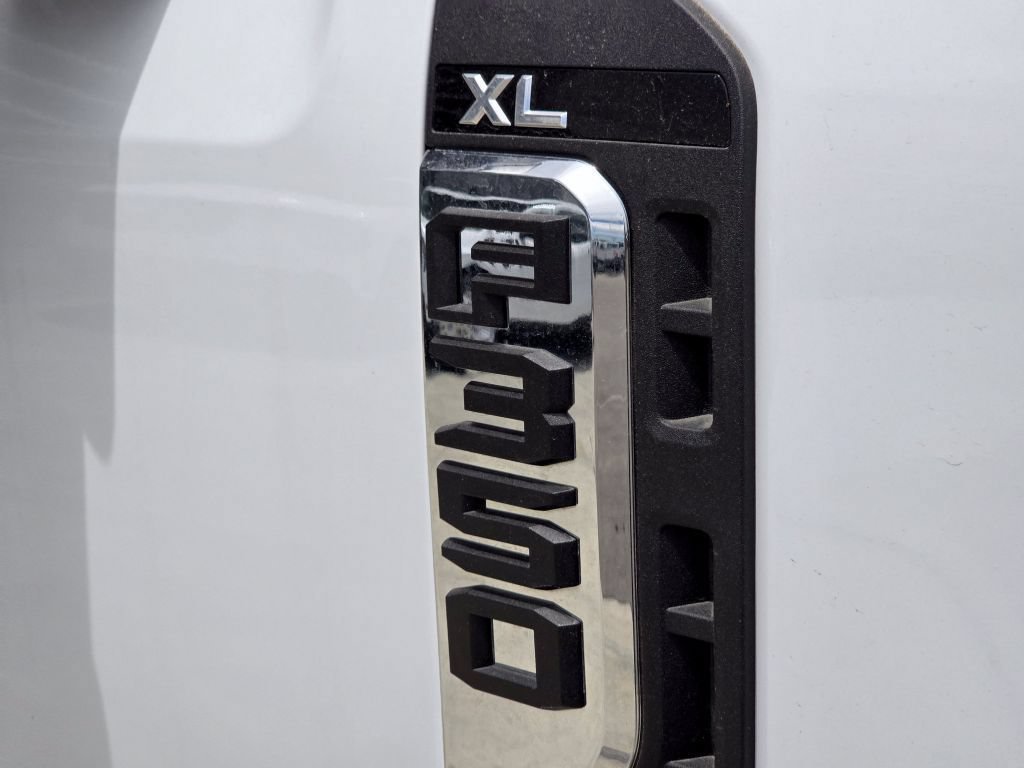 New 2026 Oxford White Ford XL image 27