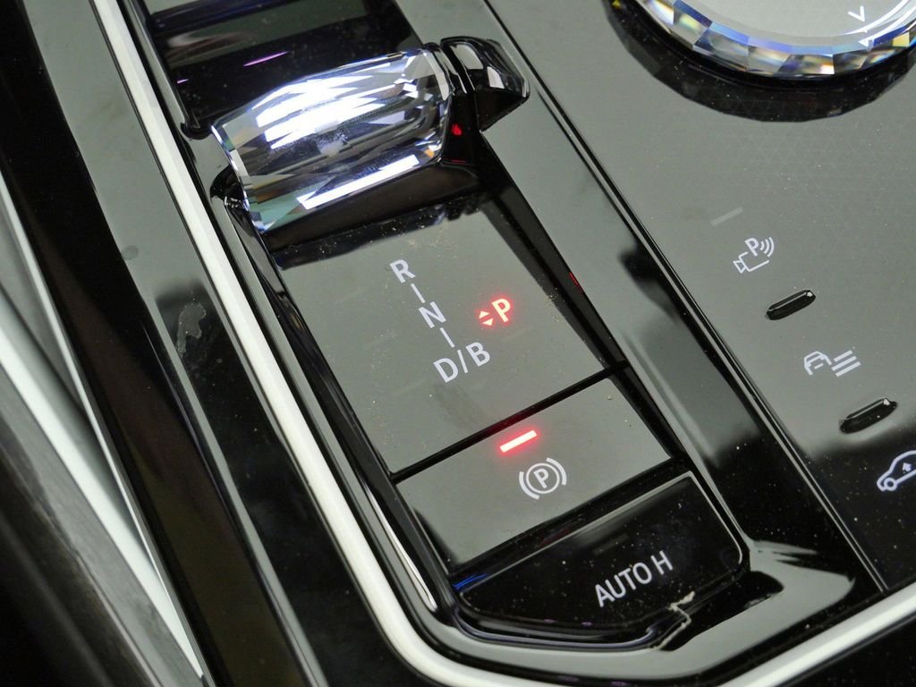 New 2026 Carbon Black Metallic BMW xDrive60 image 47