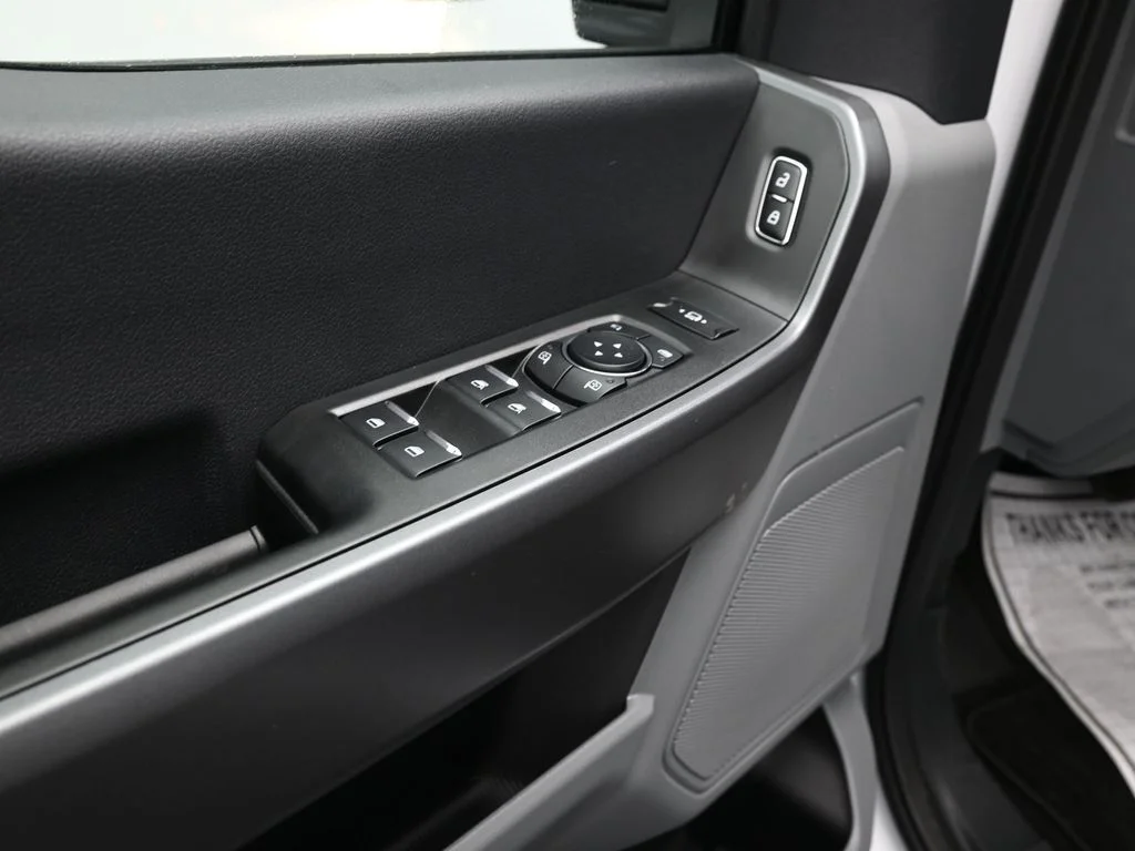 New 2026 Oxford White Ford XLT image 9