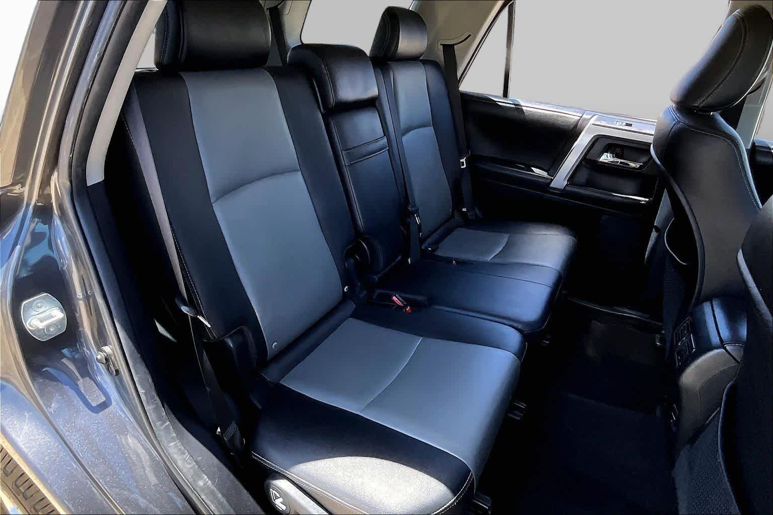 Used 2014 Magnetic Gray Metallic Toyota SR5 Premium image 18