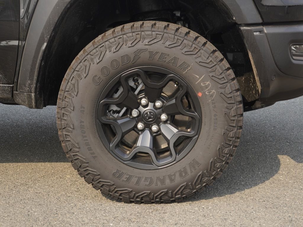 New 2026 Diamond Black Crystal Pearl-Coat Exterior Paint RAM RHO image 9