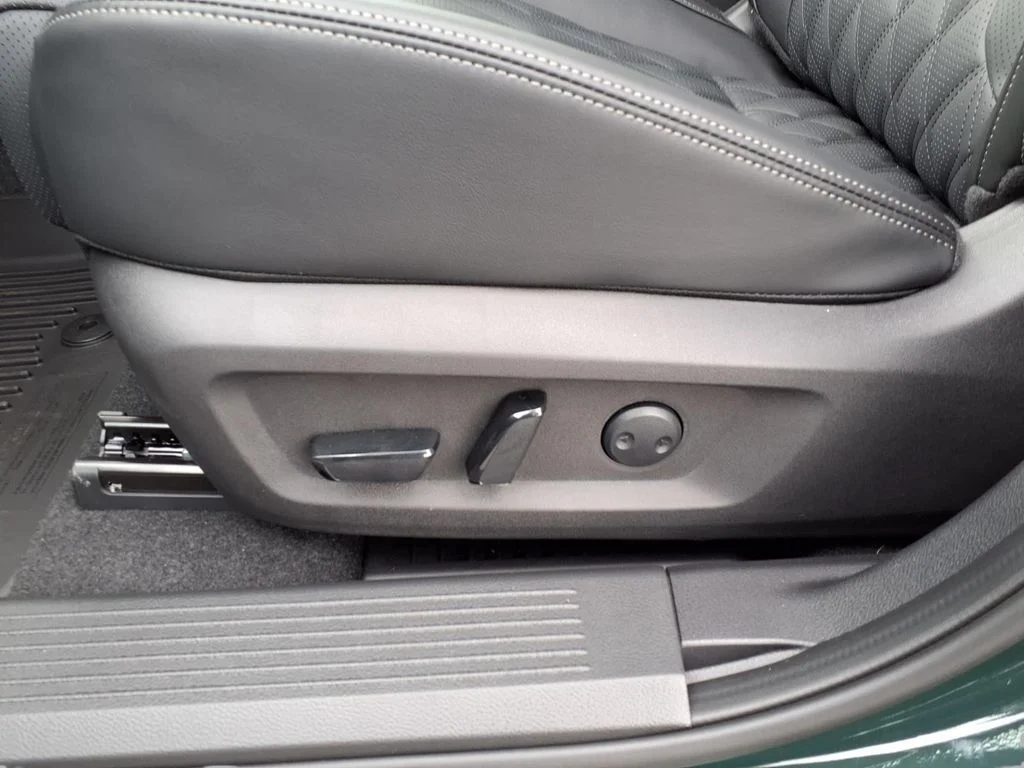 New 2026 Obsidian Green Pearl Nissan Platinum image 23
