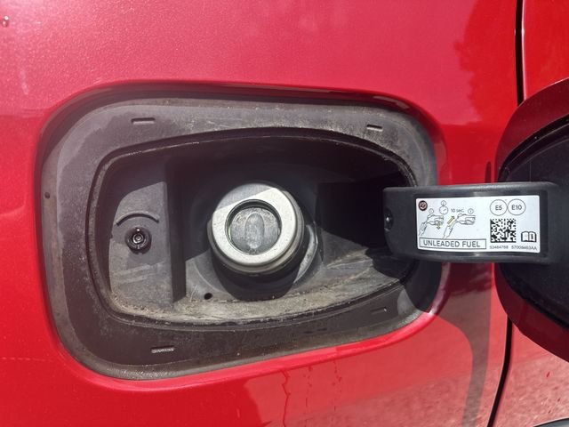 Used 2019 Red Jeep Latitude image 45