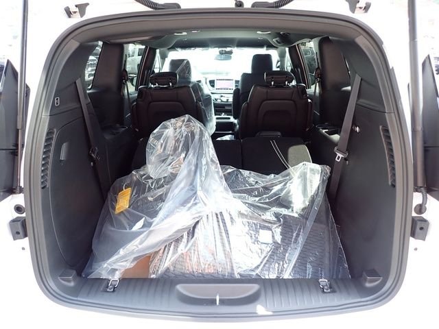 New 2025 Bright White Clear-Coat Exterior Paint Chrysler Select image 6