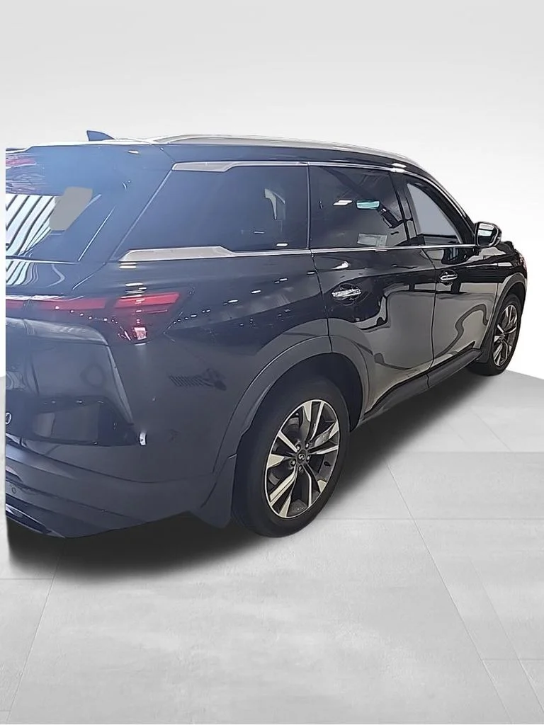 Used 2023 Black INFINITI LUXE image 12