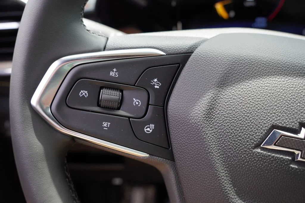 New 2026 Mosaic Black Metallic Chevrolet ACTIV image 16