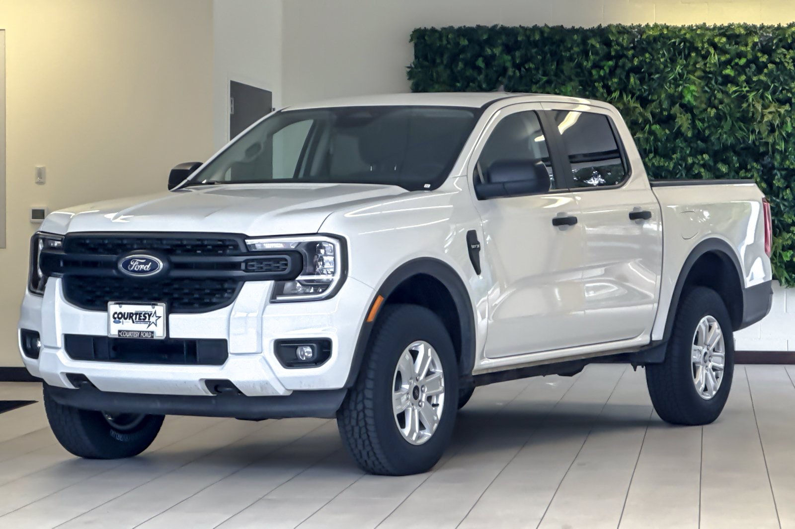 Certified Used 2025 Oxford White Ford XL image 8