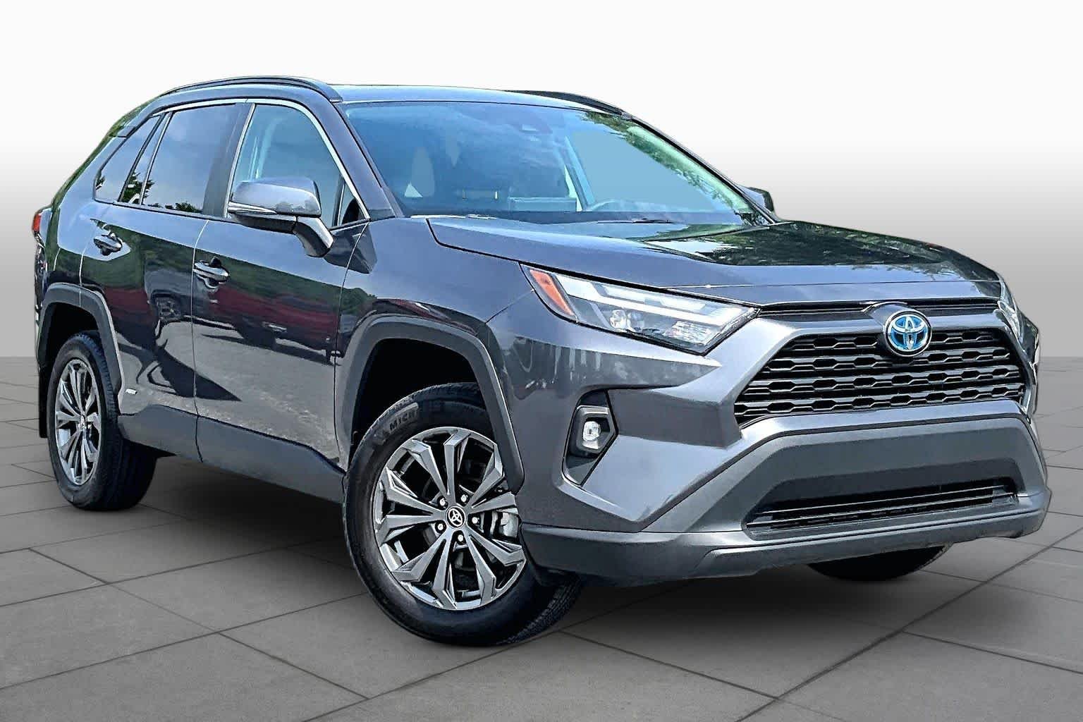 Used 2024 Magnetic Gray Metallic Toyota Hybrid XLE Premium image 3