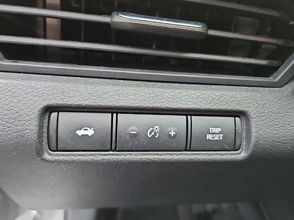 Used 2024 Silver Nissan SV FWD image 11