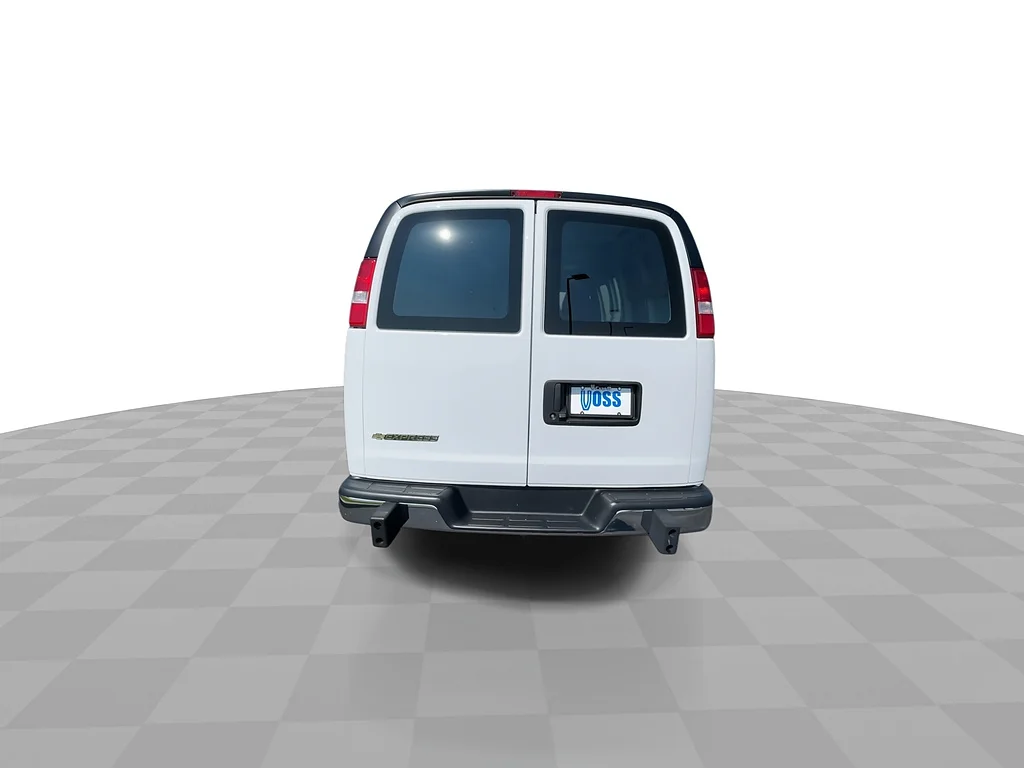 Used 2025 Summit White Chevrolet 2500 image 9