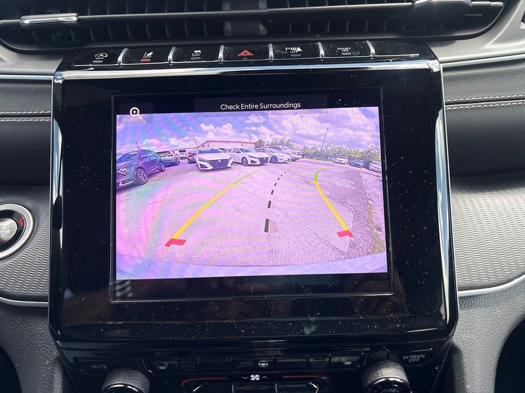 Used 2024 Silver Jeep Altitude image 23