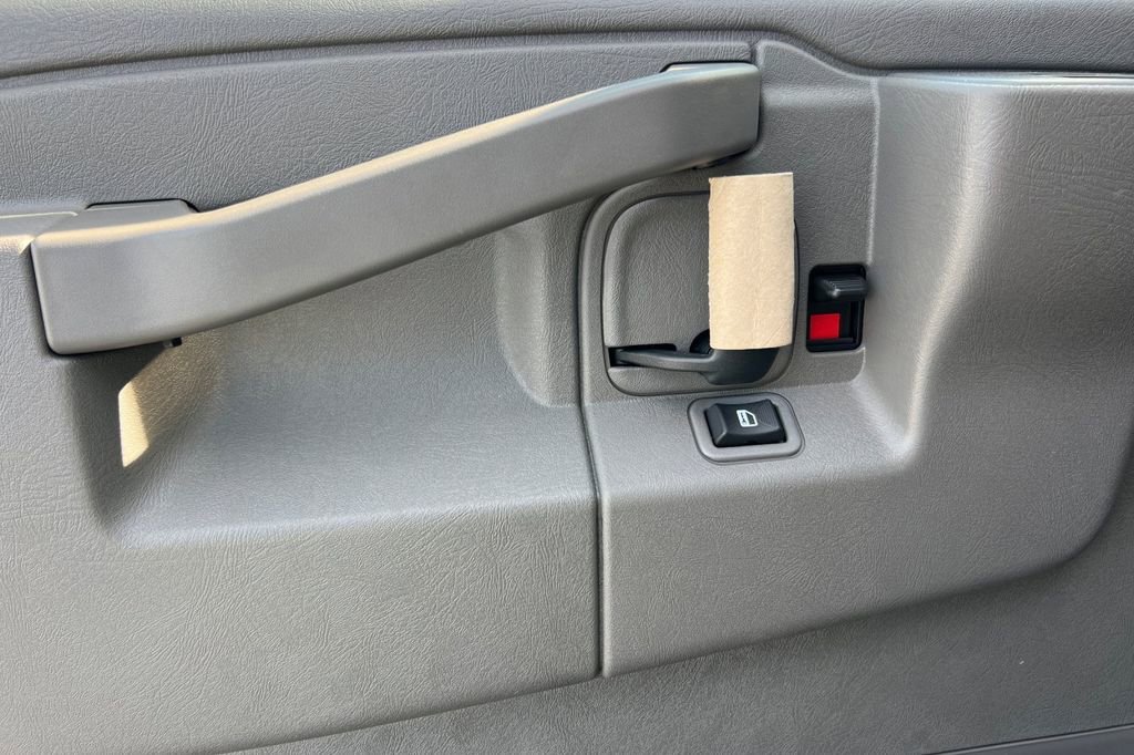 2025 Chevrolet Express Cargo Work Van - Photo 10