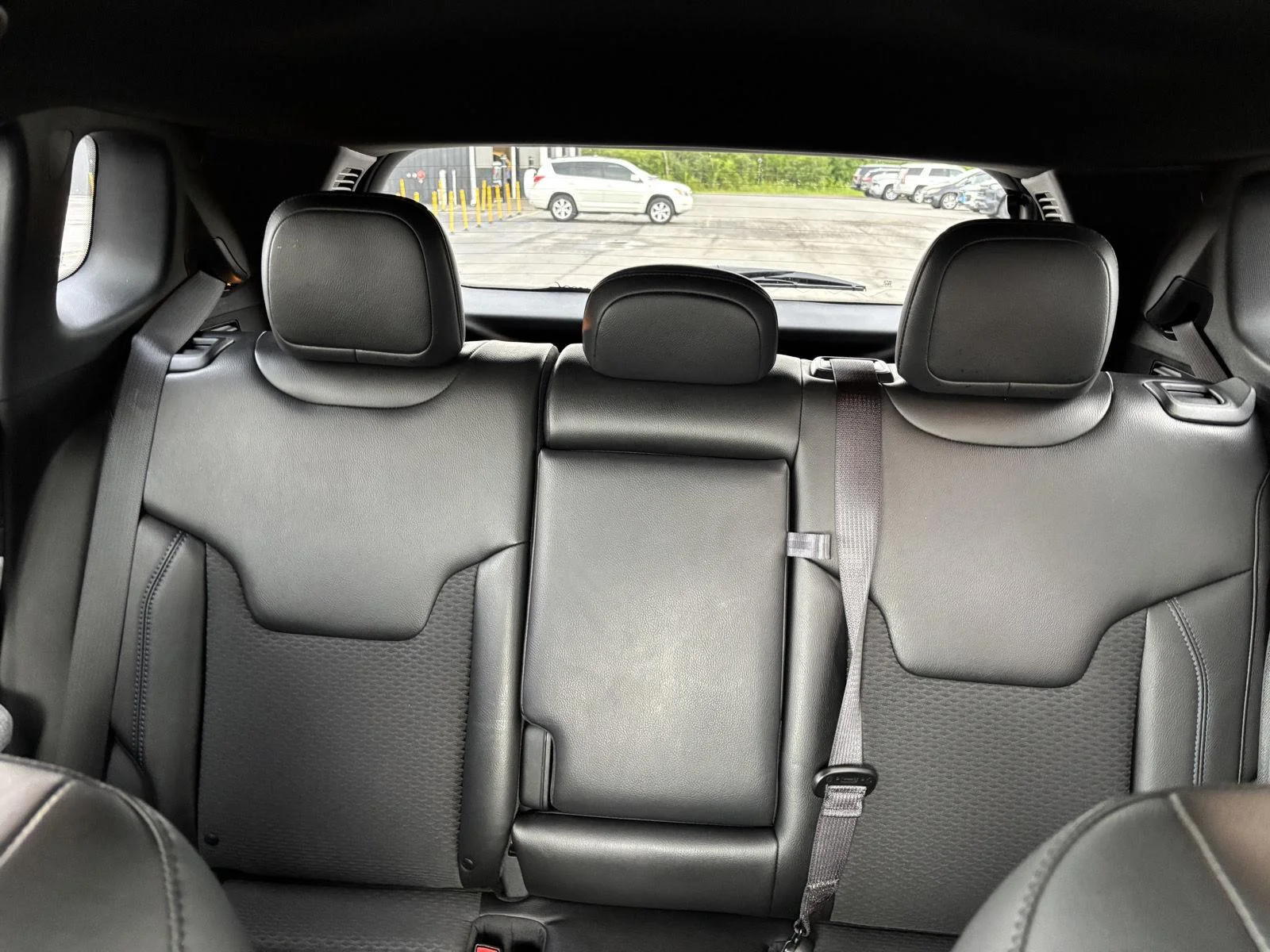 Used 2023 Bright White Clearcoat Jeep Latitude image 19