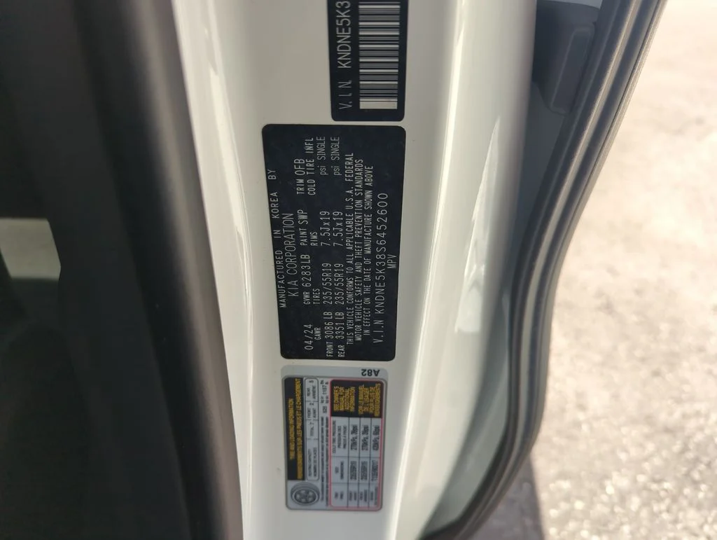Used 2025 White Kia SX Prestige image 47