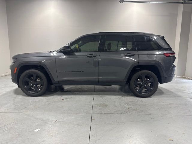 Used 2024 Gray Jeep Altitude X image 10