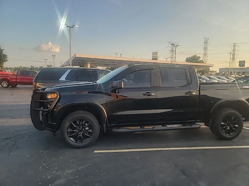 Used 2021 Black Chevrolet Custom image 3