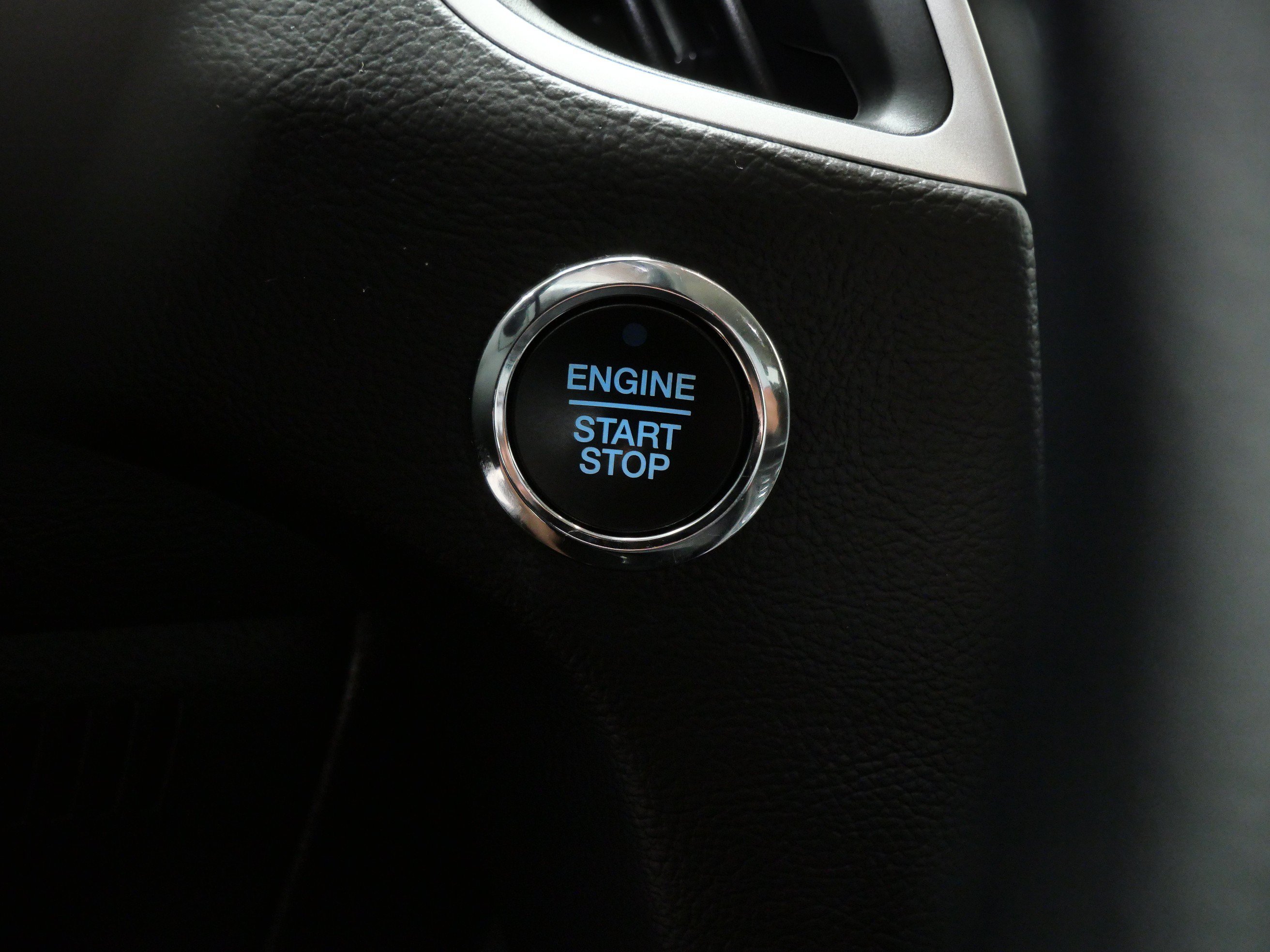 Used 2022 Black Ford SE image 24