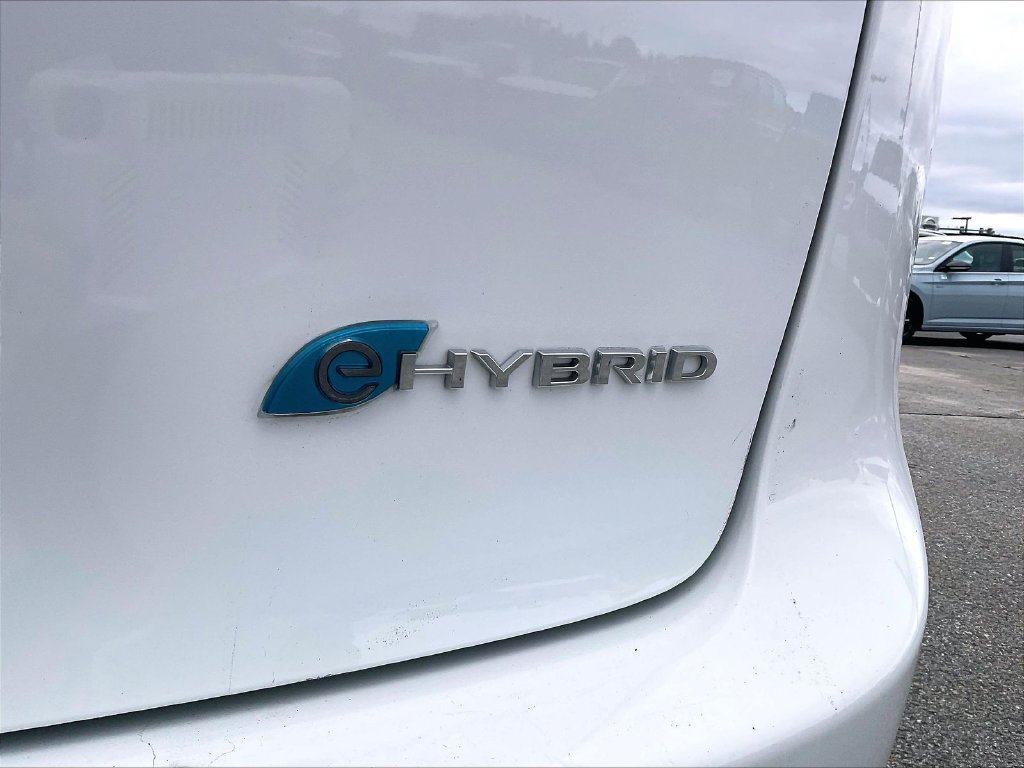 Used 2024 Bright White Clearcoat Chrysler Select image 26