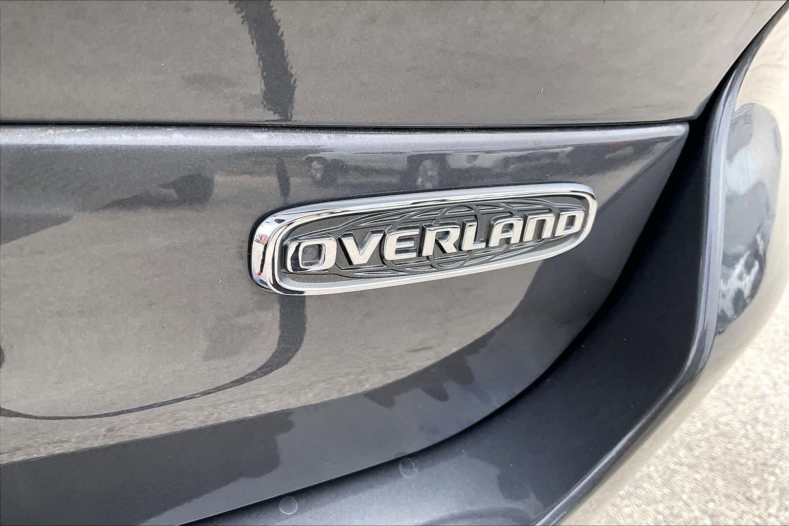 Used 2023 Baltic Gray Metallic Clearcoat Jeep Overland image 10