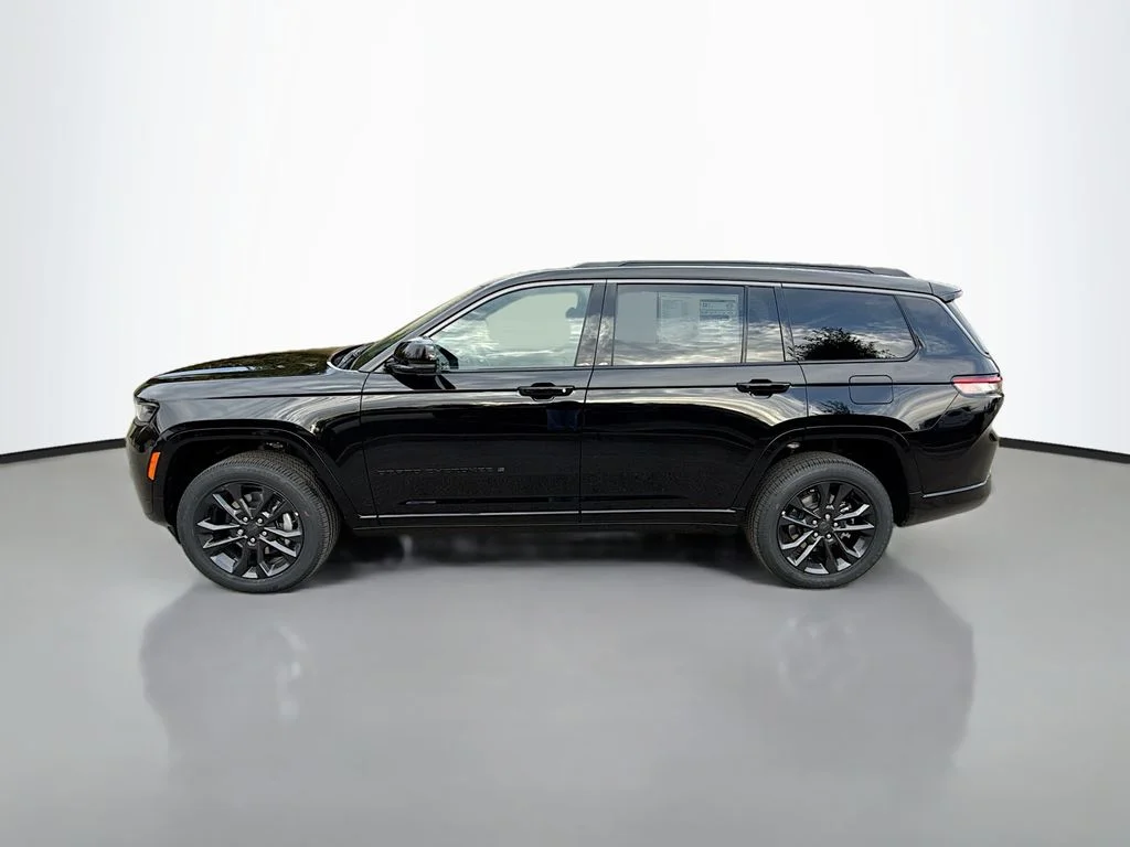 New 2026 Diamond Black Crystal Pearlcoat Jeep Limited Reserve image 7