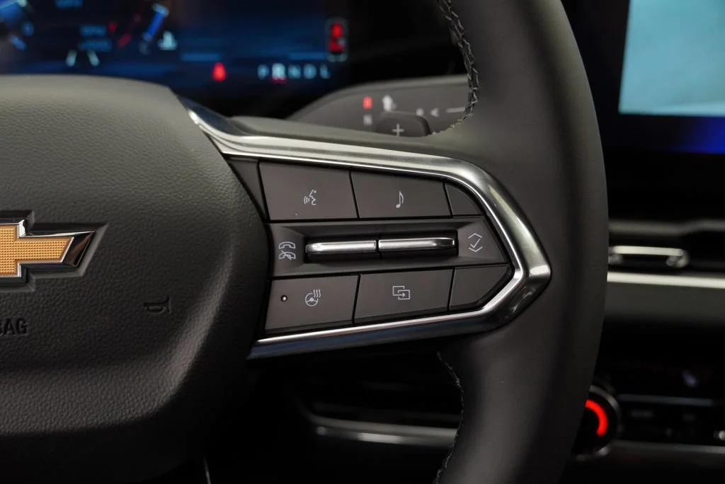 New 2027 Summit White Chevrolet LT image 22