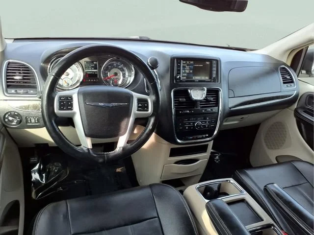 Used 2015 Gray Chrysler Touring-L image 4