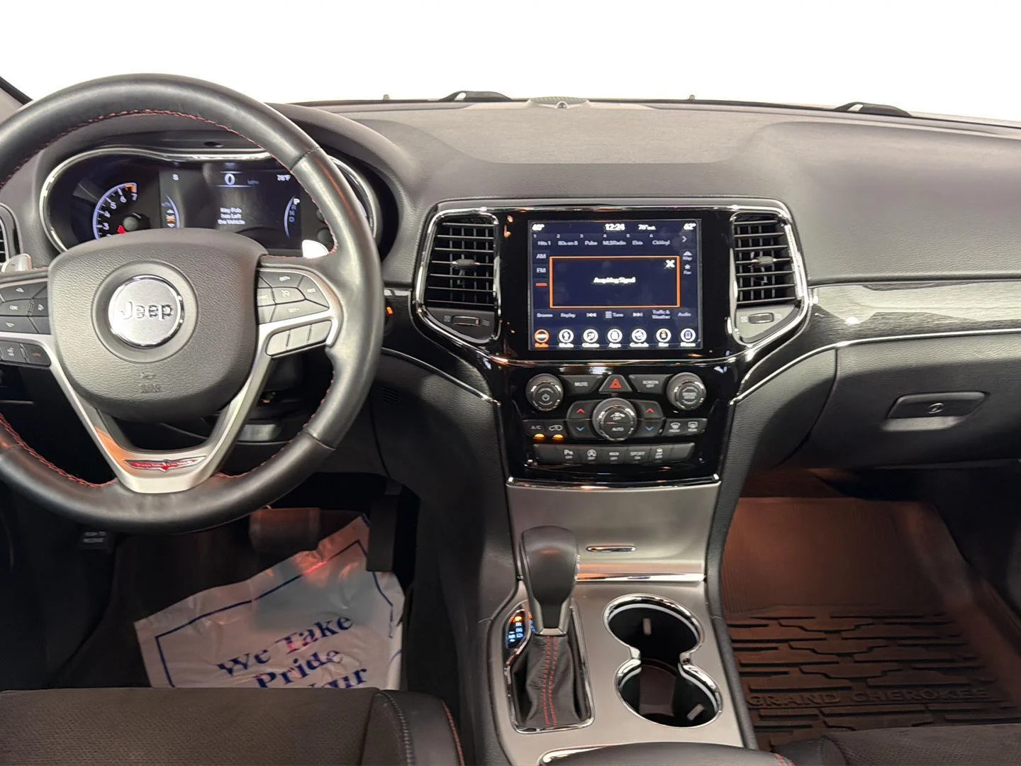Used 2019 Bright White Clearcoat Jeep Trailhawk image 19