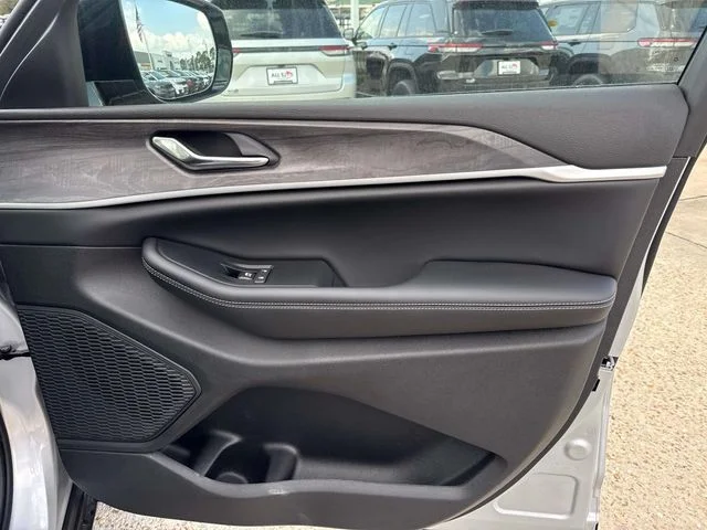 New 2025 Silver Jeep Limited image 29