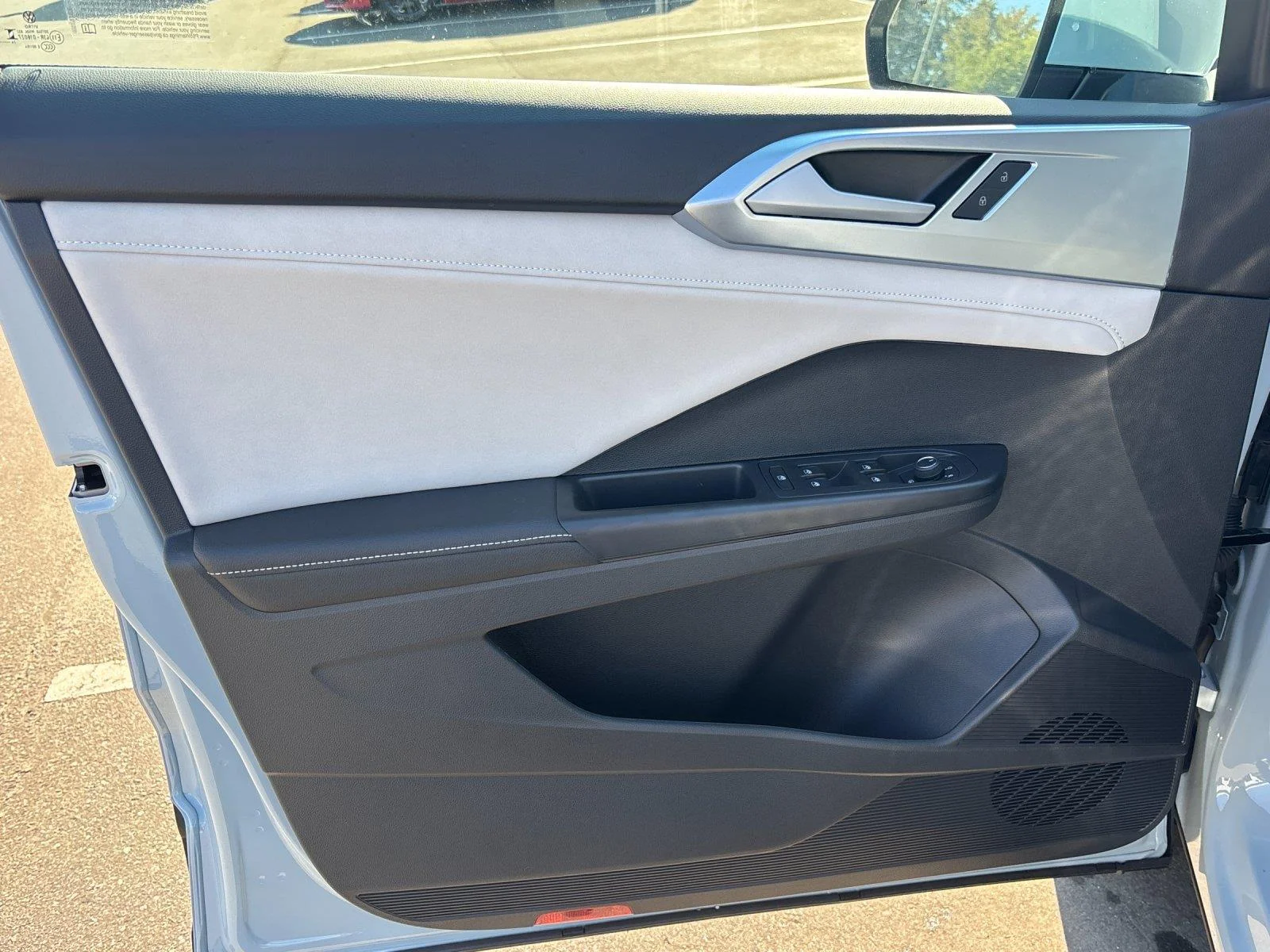 New 2027 Monument Gray Volkswagen SE image 12