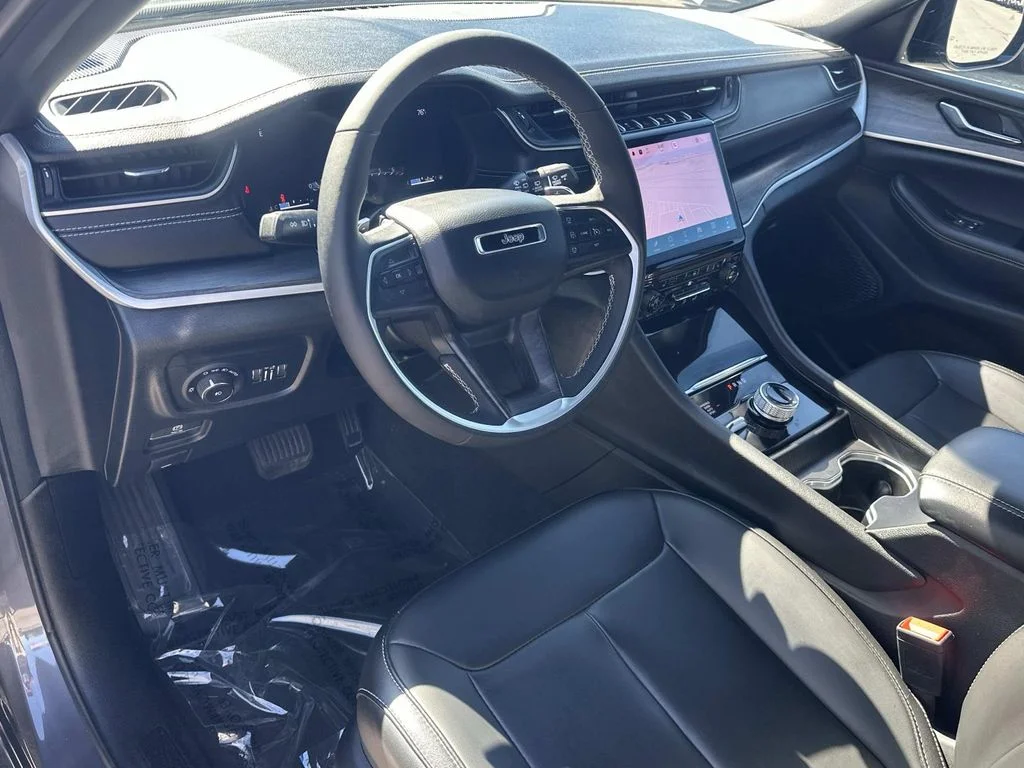 Used 2025 Gray Jeep Limited image 2