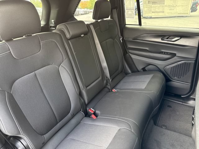 New 2026 Diamond Black Crystal Pearlcoat Jeep Laredo X image 25