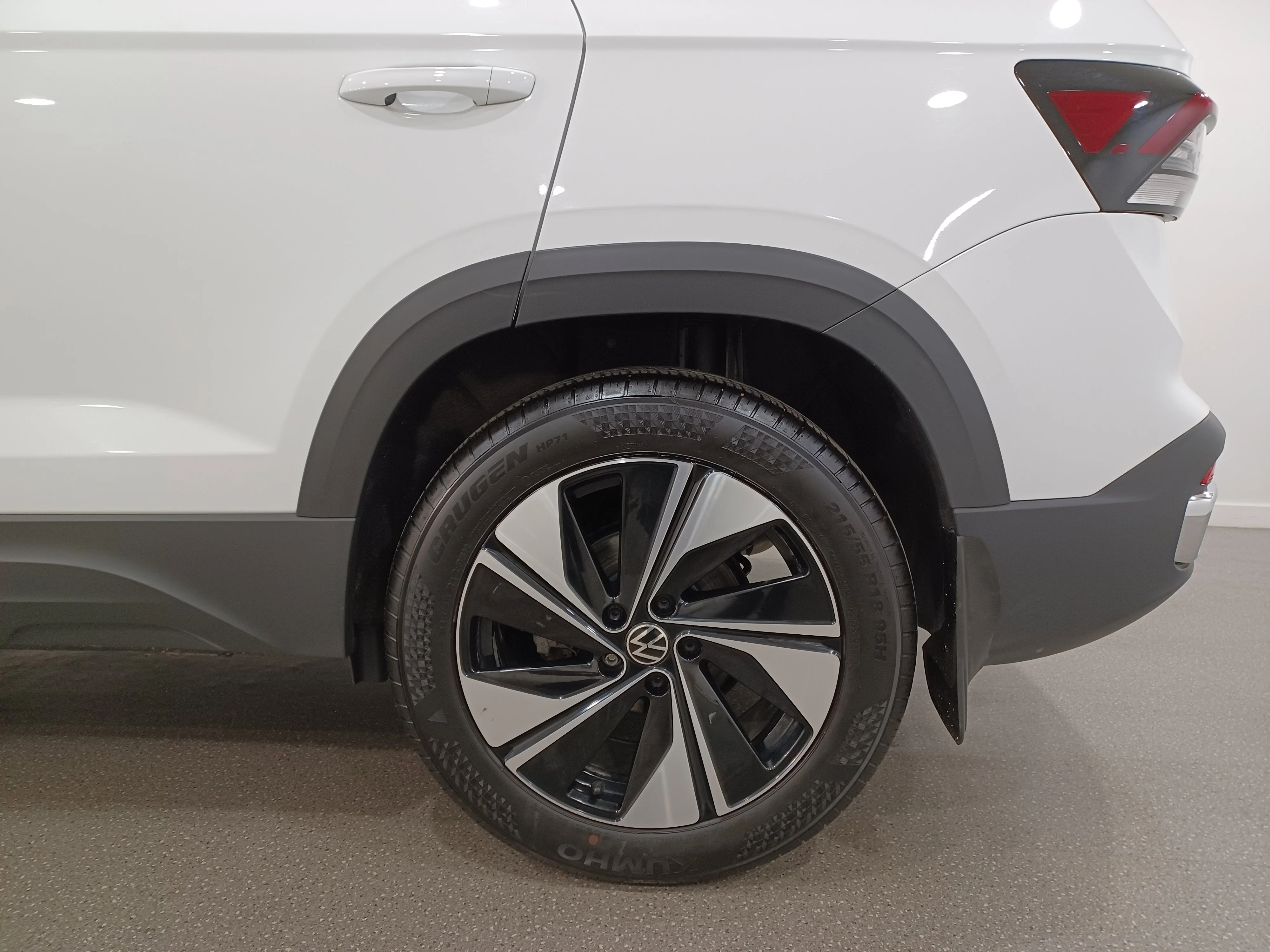 Certified Used 2025 Pure White Volkswagen Comfortline 4Motion*Adaptive Cruise | Remote Start | Htd Seats | Htd Wheel | Blind Spot Detection image 19