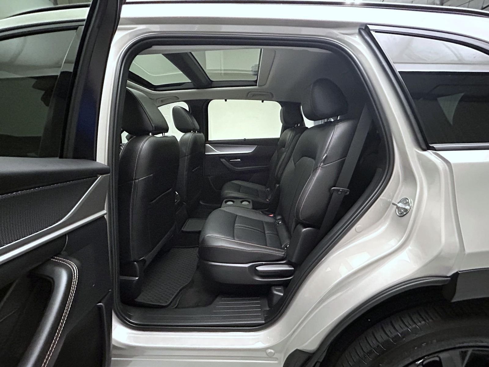 Used 2025 Silver Mazda Premium image 20