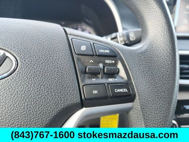 Used 2020 White Hyundai SE image 5