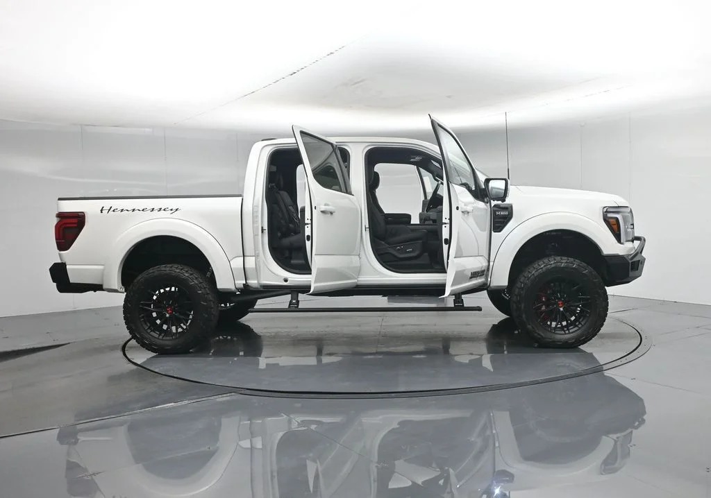 New 2026 Star White Metallic Tri-Coat Ford Lariat image 4