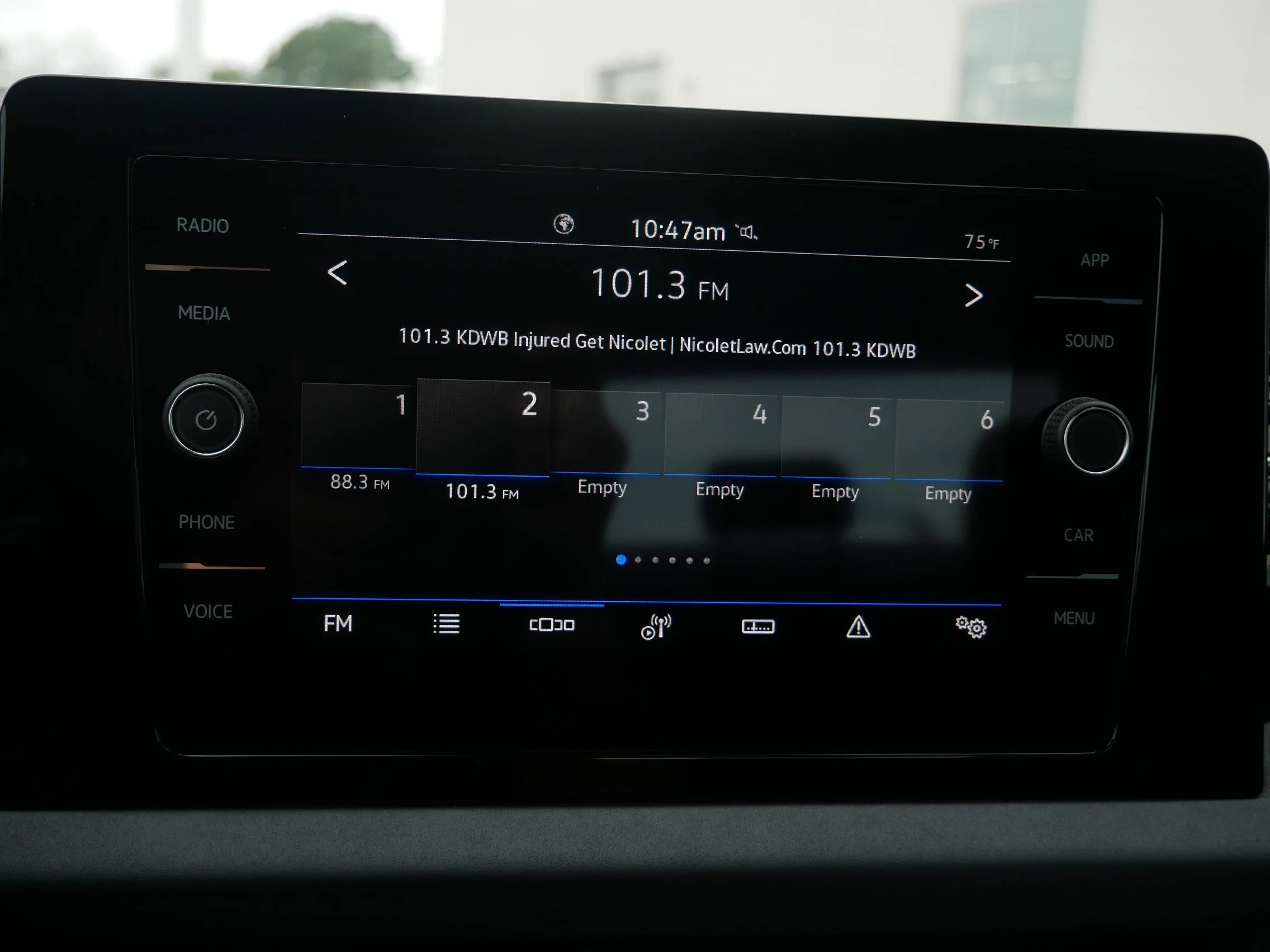 2025 Volkswagen Jetta SE - Photo 8