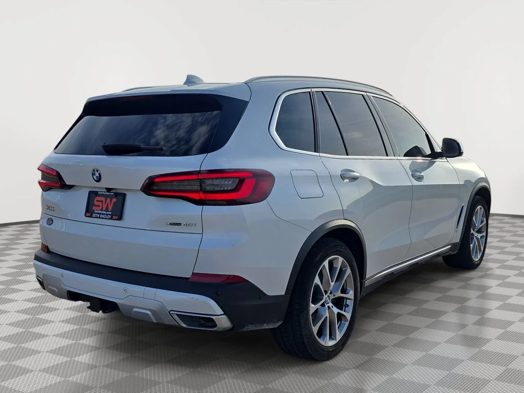 Used 2020 White BMW xDrive40i image 6