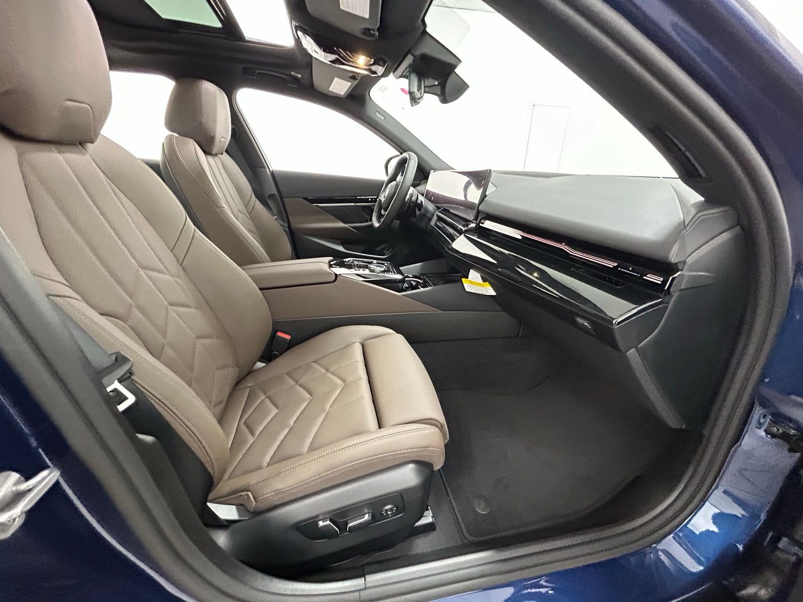 New 2026 Phytonic Blue Metallic BMW 530i xDrive image 41