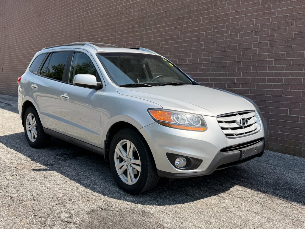 Used 2010 Radiant Silver Hyundai Limited image 7