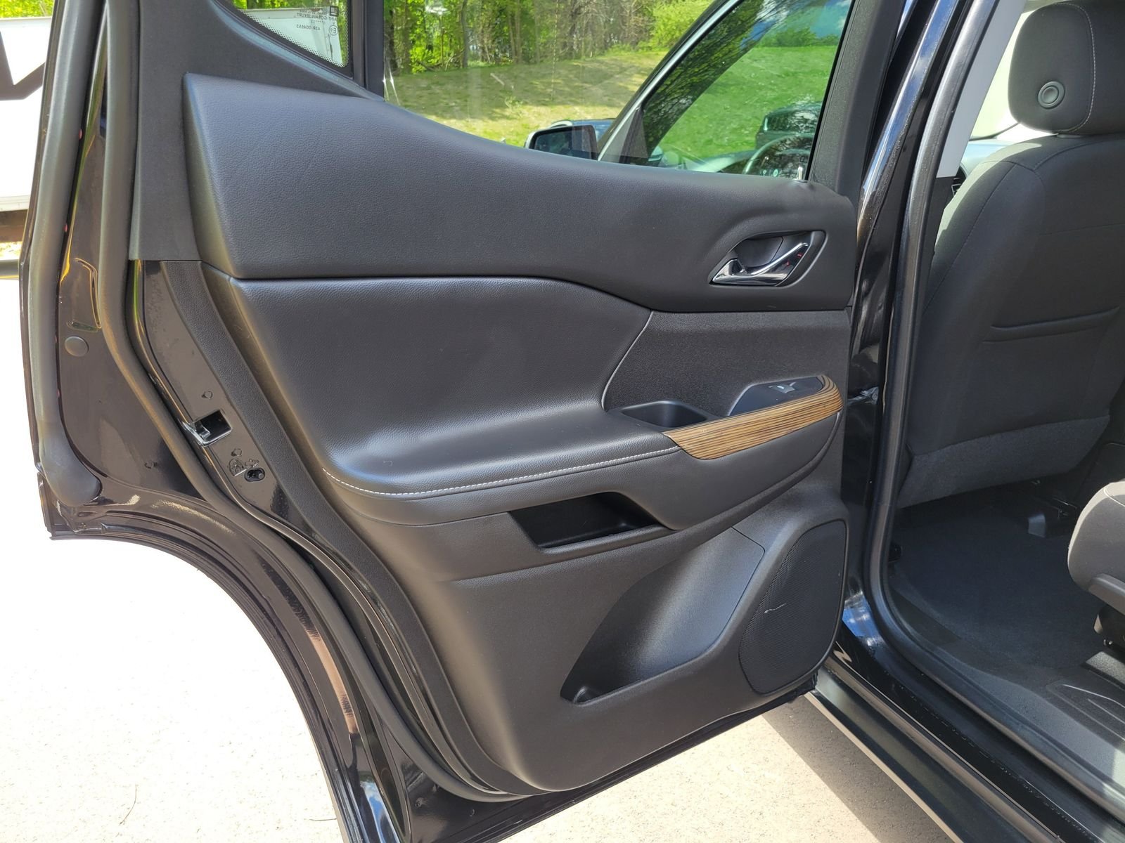 Used 2023 Black GMC SLE image 24