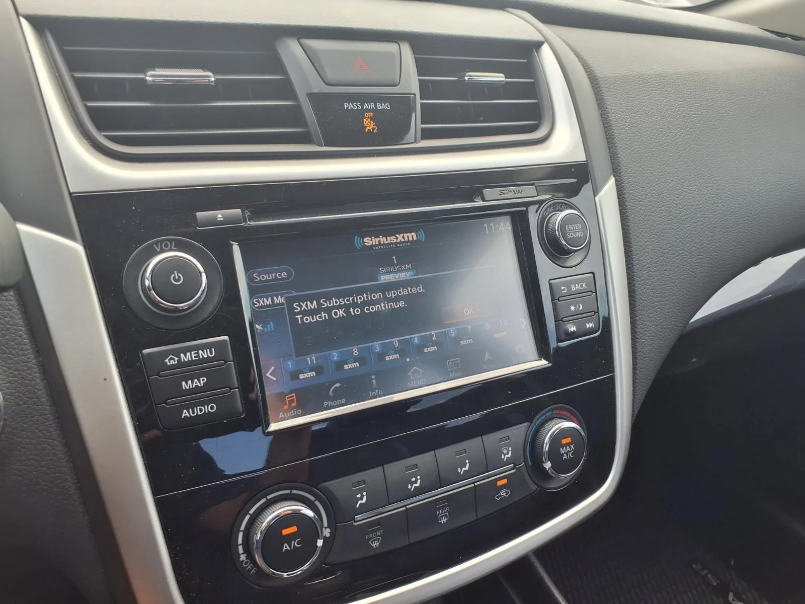 Used 2018 Black Nissan 2.5 SR image 19