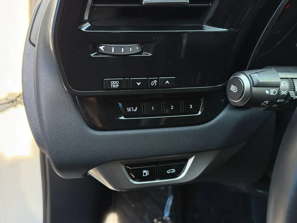 Used 2024 White Lexus RX 350 image 25