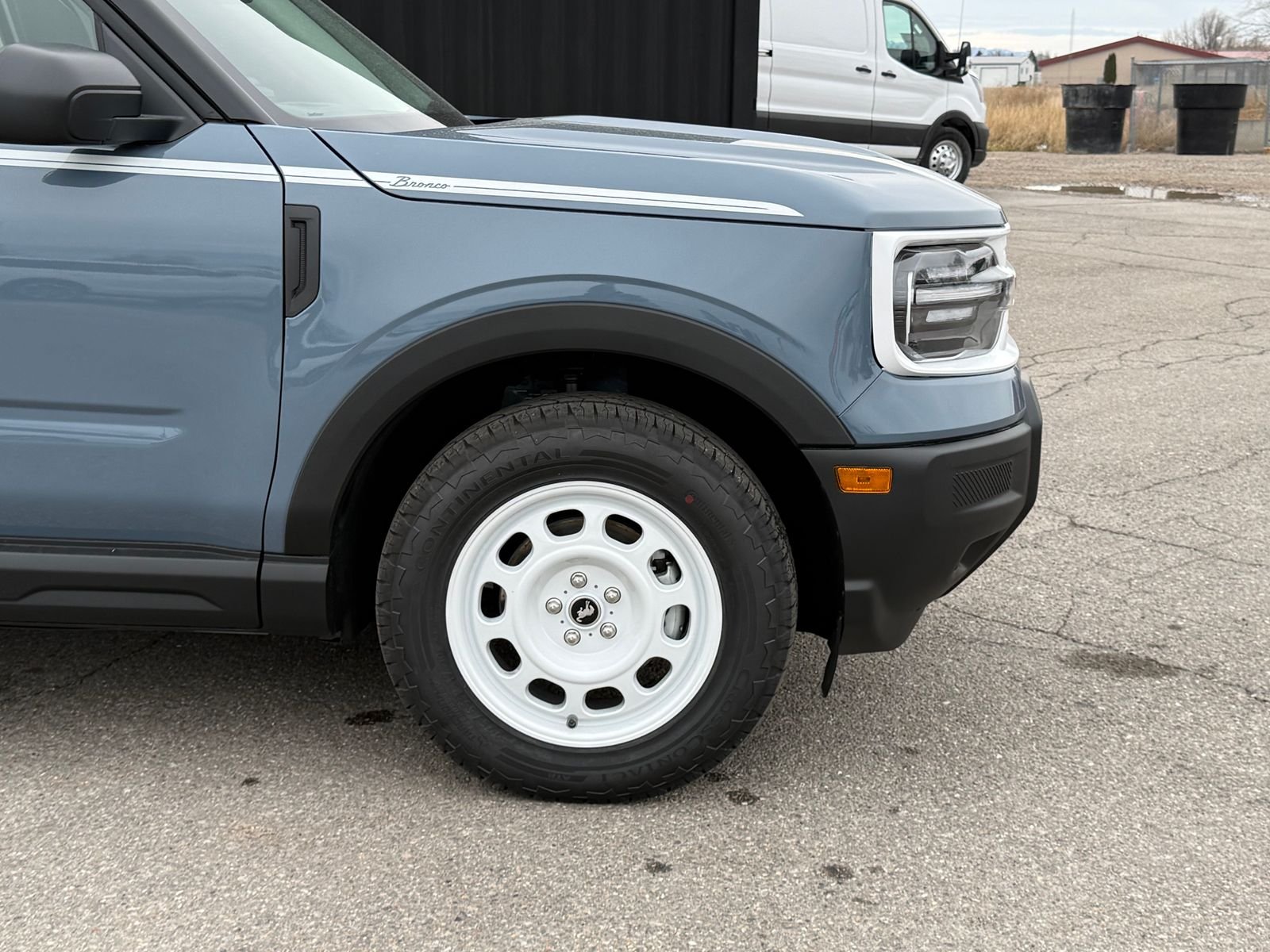 View vehicle photo 5