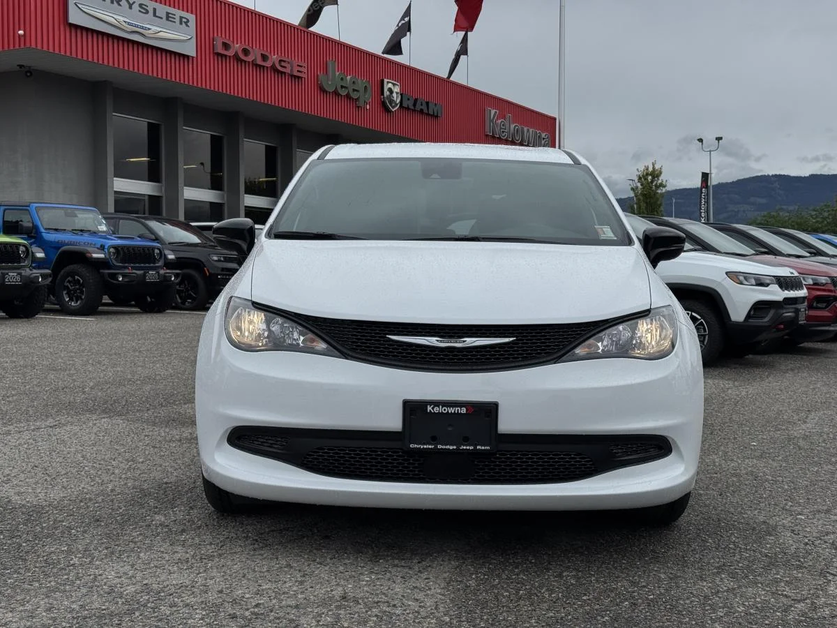 New 2027 White Chrysler SXT image 2